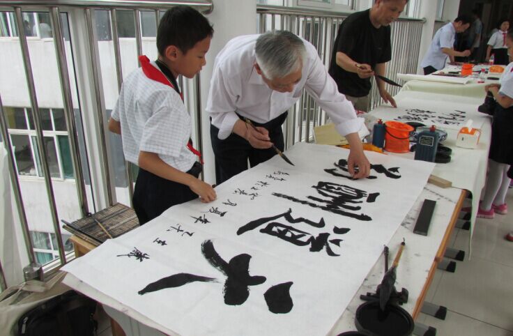 老少牵手 彩绘童年 迎六一书画笔会.jpg