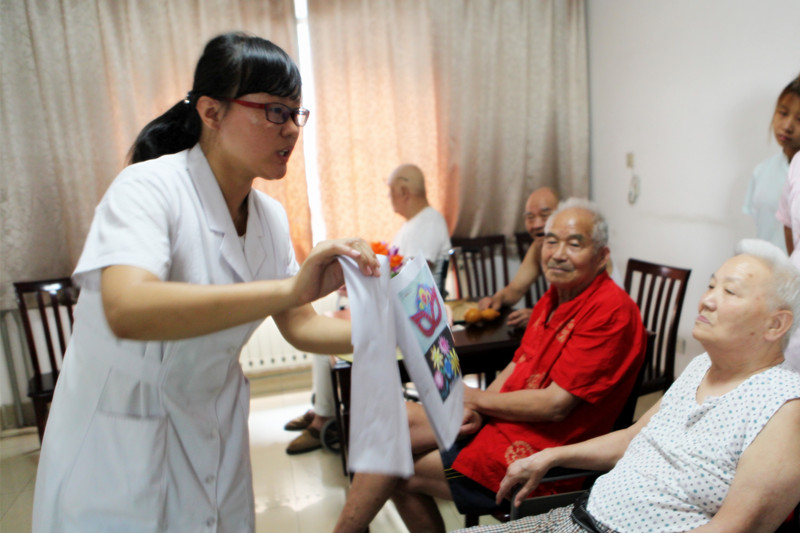 “我看我说”社工引导老人说出我自己的心声