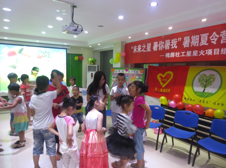 槐荫社工“星星火”项目组“未来之星，暑你暑我”暑期夏令营顺利开幕.png