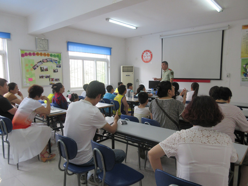 山泉:“快乐成长,携手同行”项目组暑期青少年消防安全培训.jpg 山泉:“快乐成长,携手同行”项目组暑期青少年消防安全培训.jpg