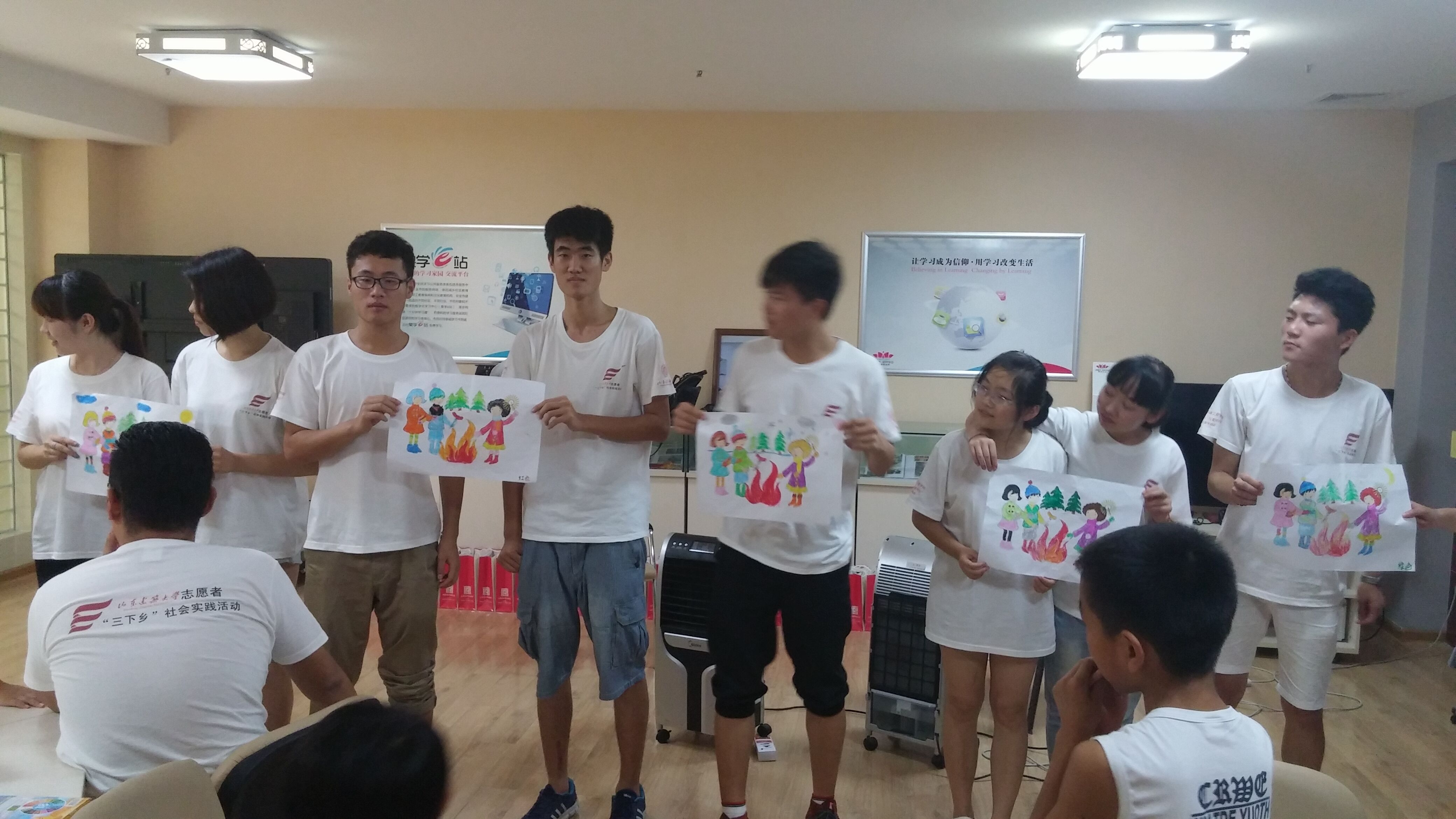 大手拉小手 共度乐暑假.jpg