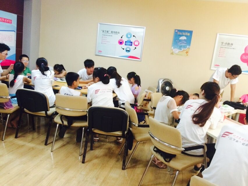 大手拉小手 共度乐暑假.jpg