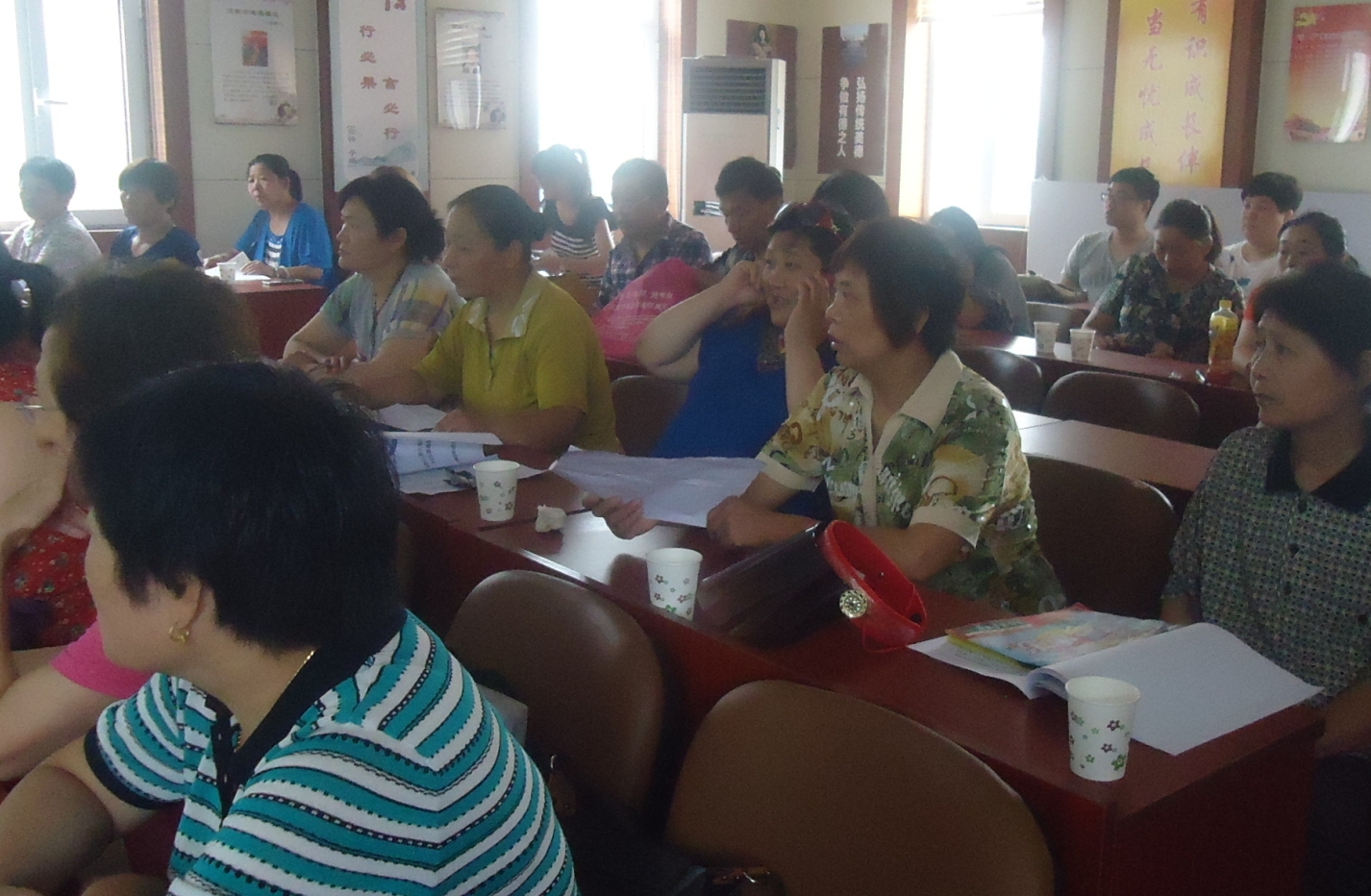 积成社区社会服务中心联合青年公园街道办事处举办“为老志愿者服务队”培训活动