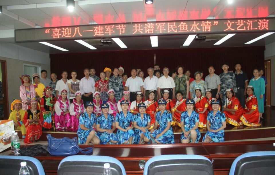 天桥项目组：组织社区居民为解放军456医院送温暖送祝福