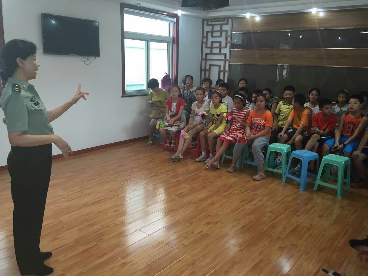 大观园街道纬一路“幸福魔方”：听军队老干部讲过去的故事