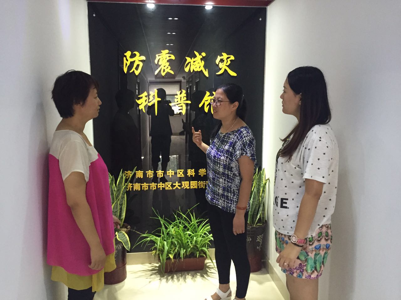 大观园纬一路“幸福魔方”项目社工 对接万紫巷社区居委会