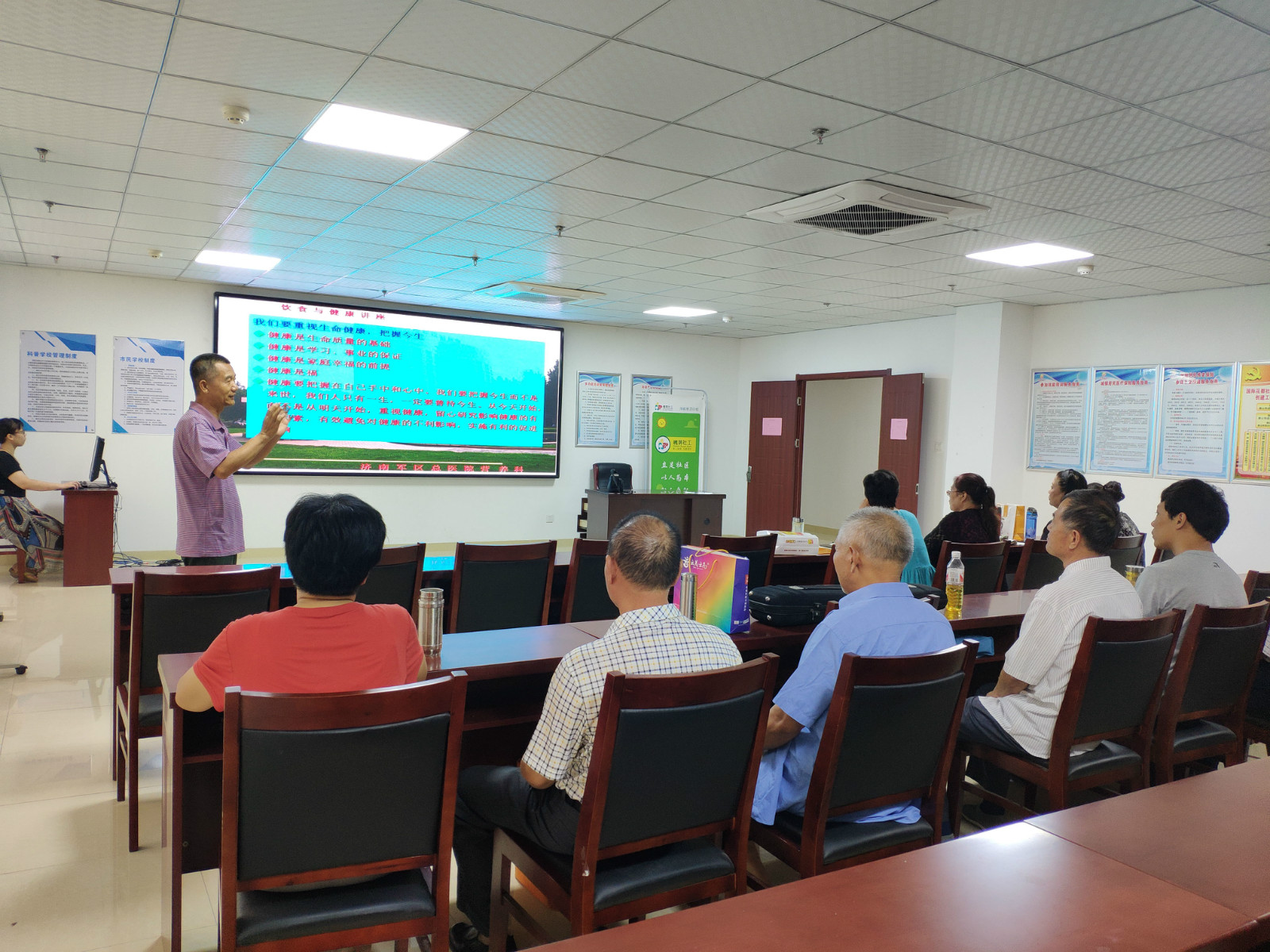 合理膳食 健康生活_meitu_1.jpg