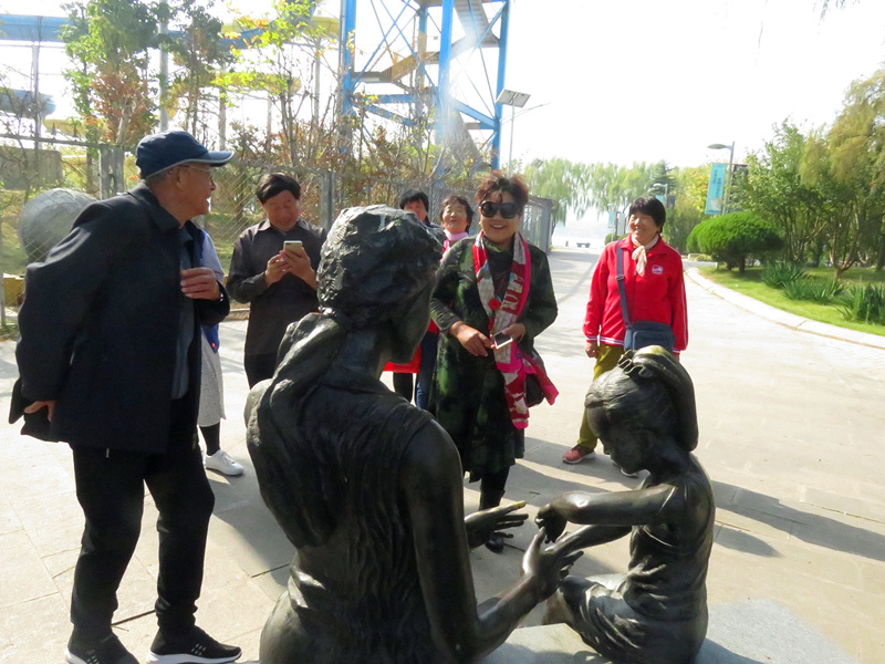 观赏雕塑.JPG