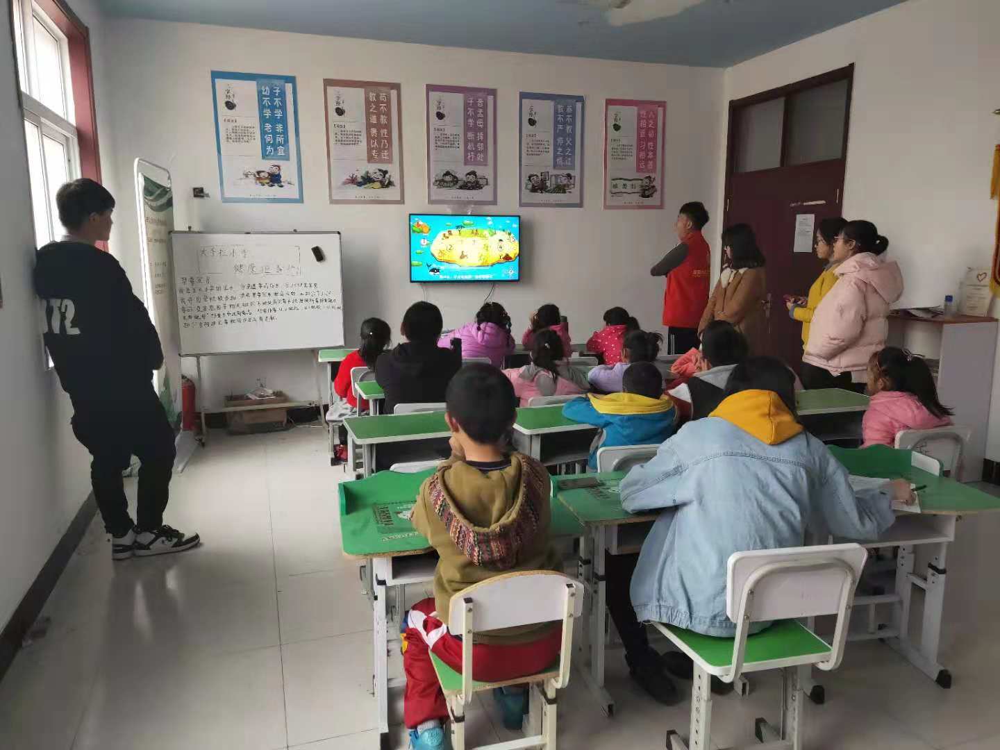 观看禁毒动画片